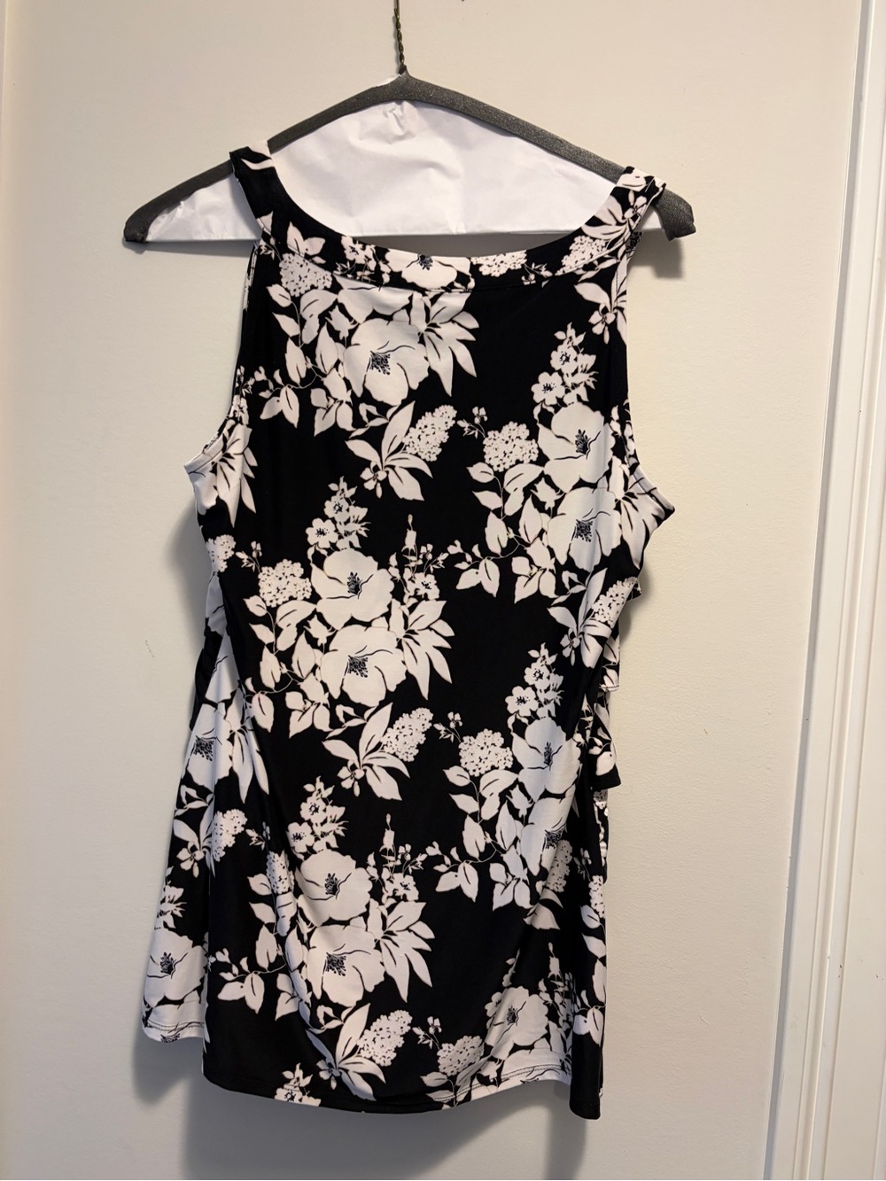 White House Black Market Black and White Floral Sleeveless Top